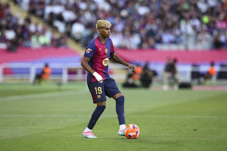 姆巴佩助攻卡马文加进球后，两人复刻昨日训练中的庆祝动作（卡马文加获姆巴佩妙传破门，两人赛场重现昨训庆祝动作）