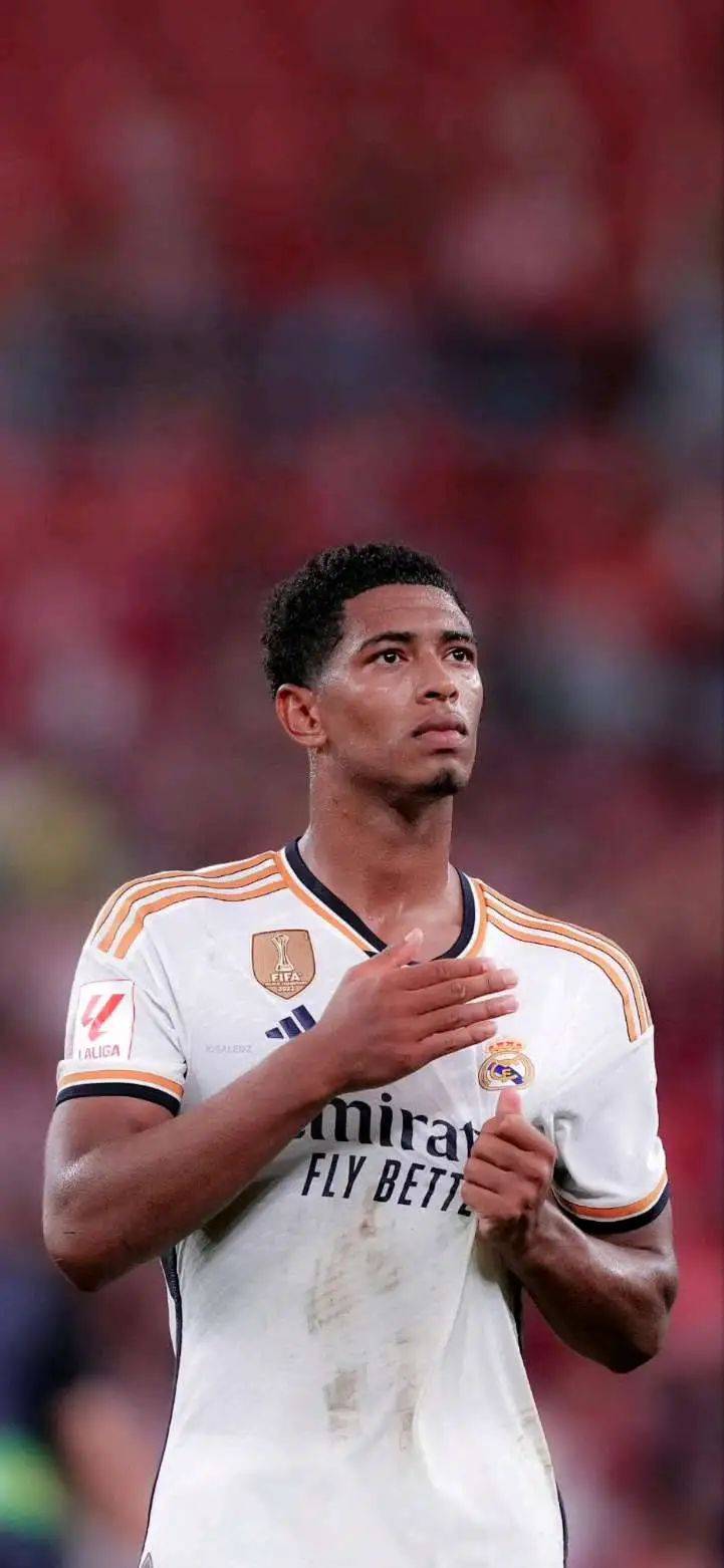 拉菲尼亚金球第五是否不公平？莱万：其实这些排名不能太当真（拉菲尼亚金球第5合理吗？莱万：别太在意这些排名）