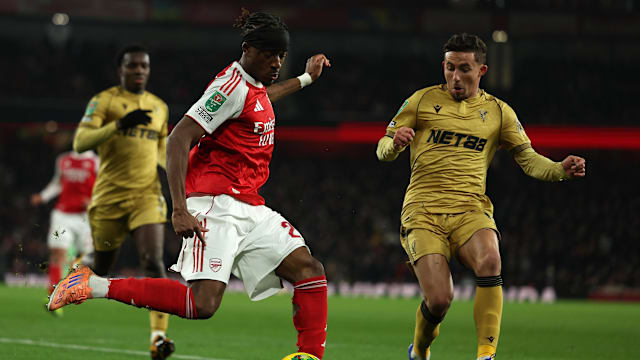 山东泰山推出官方授权球星卡，每盒售价698元（山东泰山发布官方授权球星卡，单盒定价698元）