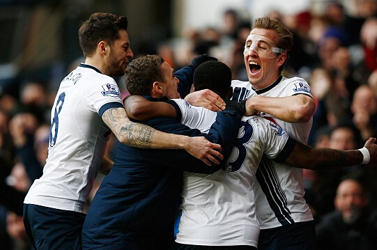 罗马诺：曼联已与内维斯的经纪人交谈，但还没有和新月正式谈判（罗马诺：曼联已接触内维斯经纪人，暂未与新月展开正式谈判）