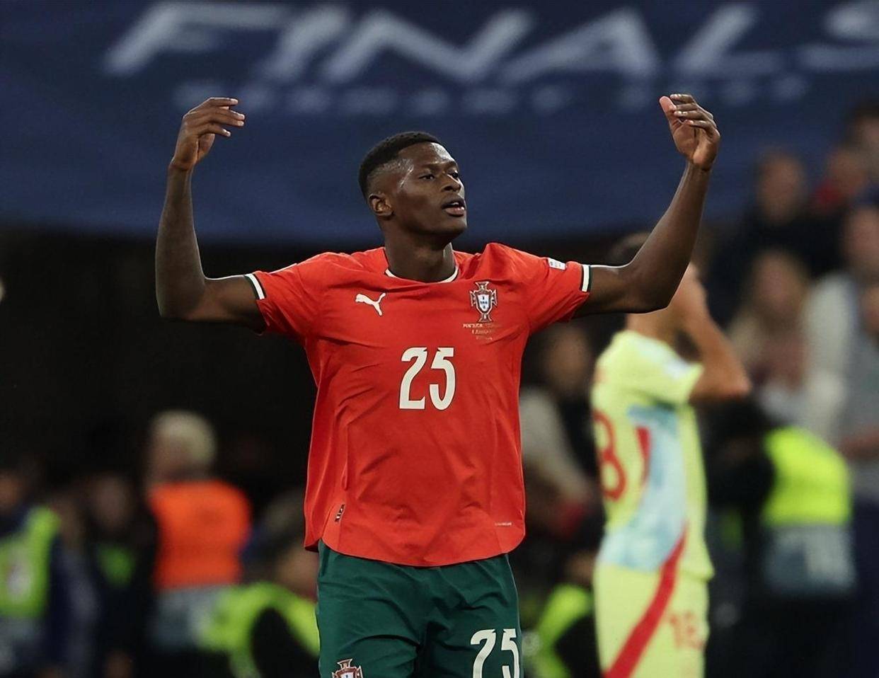 中超联赛总结：积分榜前三分析,（中超赛季盘点：积分榜前三深度解读）