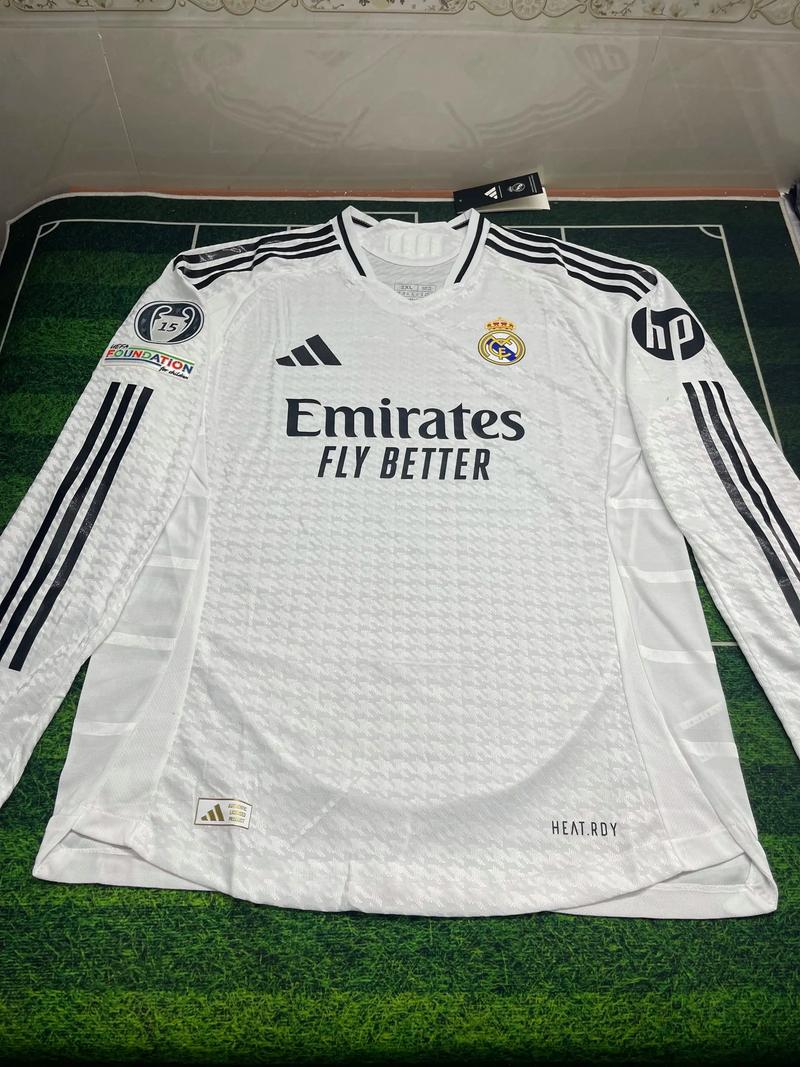 记者：16岁布基纳法索中场签约白堡，未来有望加盟切尔西（记者：白堡签下16岁布基纳法索中场，未来或将投奔切尔西）