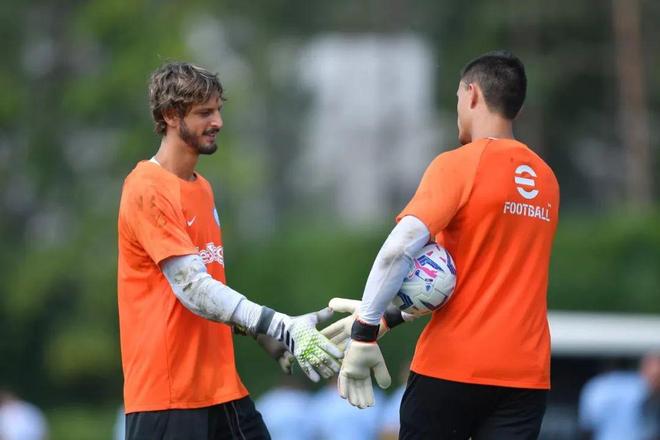 20分钟进2球，德里乌赫当选埃因霍温客场4-1利物浦全场最佳（20分钟双响，德里乌赫获评埃因霍温客场4-1胜利物浦全场最佳）