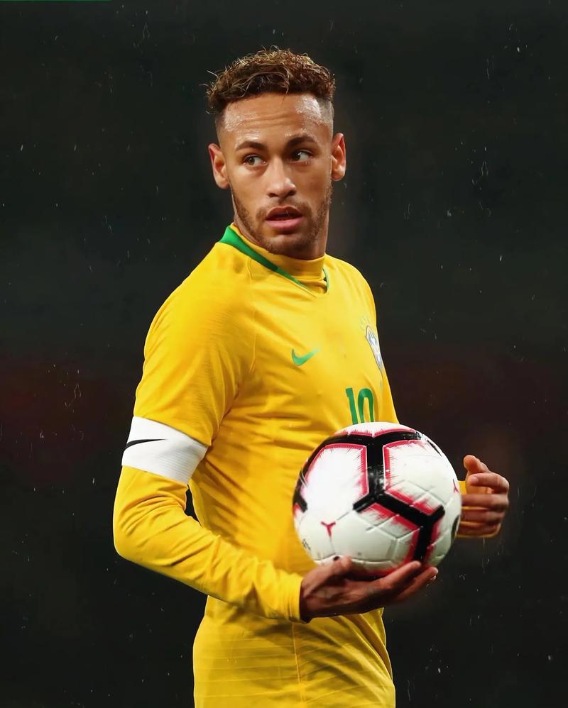 亨里希斯：基米希常会来问候受伤的我；想以主力身份踢世界杯（亨里希斯：基米希经常关心我的伤情，盼以主力征战世界杯）