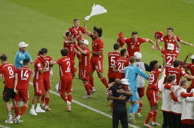 李璇：中足联颁奖礼毫无市场意识，像80年代厂矿表彰大会（李璇：中足联颁奖典礼缺乏市场化思维，宛如80年代厂矿表彰会）