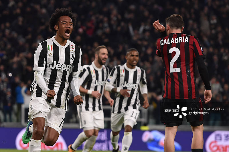 马尔卡宁持续得分表演，半场17分扛起进攻大旗（马尔卡宁手感火热，半场17分领衔进攻）